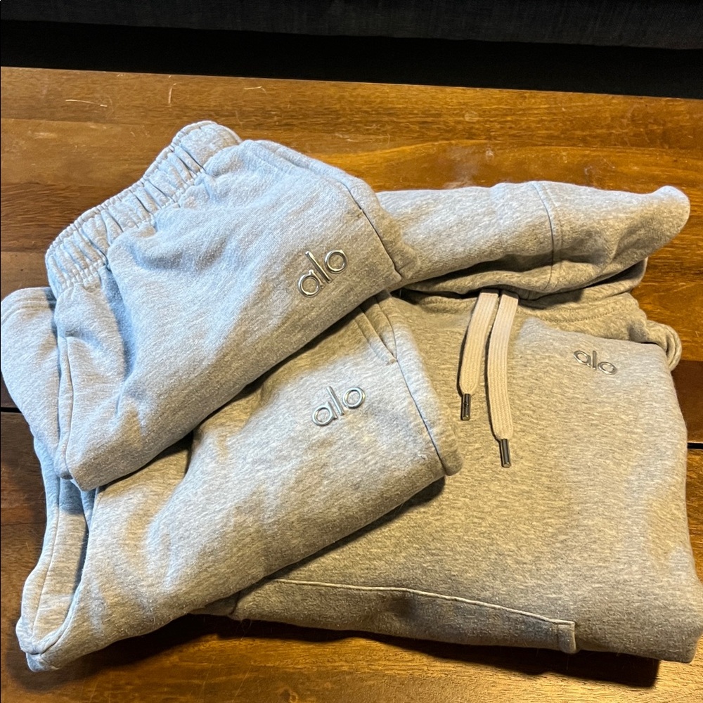 ALO Yoga 3 piece set, shorts, sweatpants, hoodie